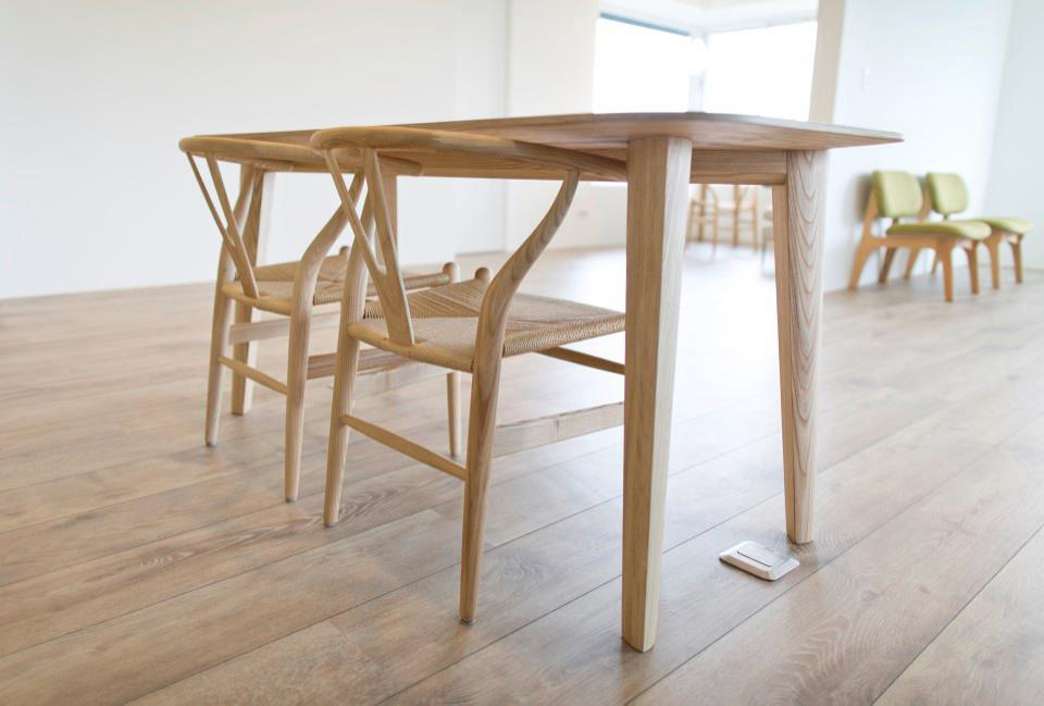 配合空間改成70*160的尺寸，並從橢圓長桌變成收圓弧角的長方桌