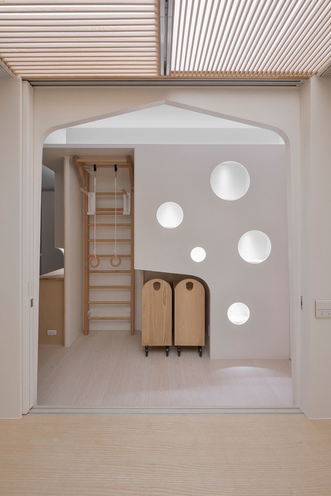 天光雲影共徘徊-073s