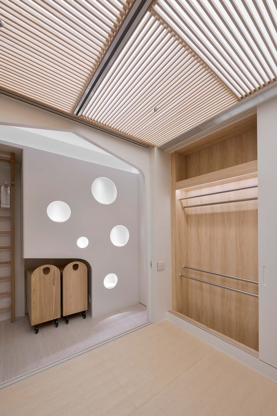 天光雲影共徘徊-074s