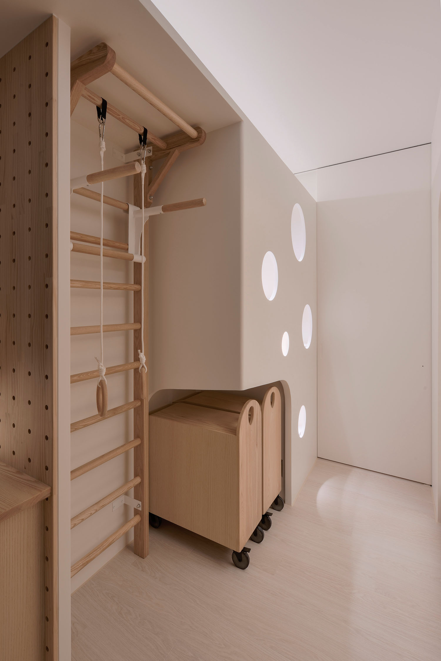 天光雲影共徘徊-081s