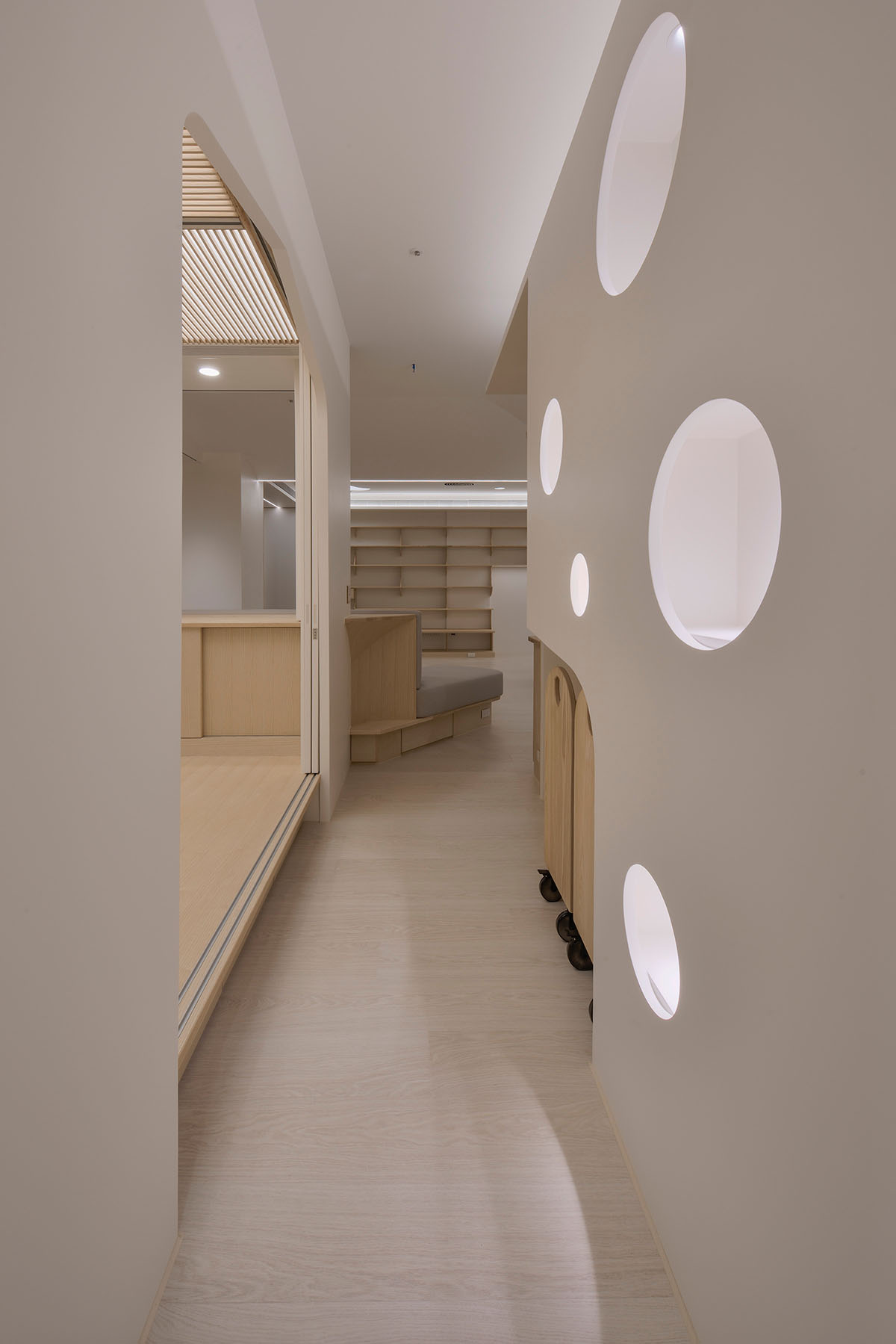 天光雲影共徘徊-082s